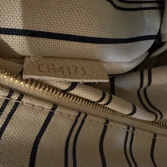 Louis Vuitton Artsy Empreinte in Neige - Picture 11 of 13